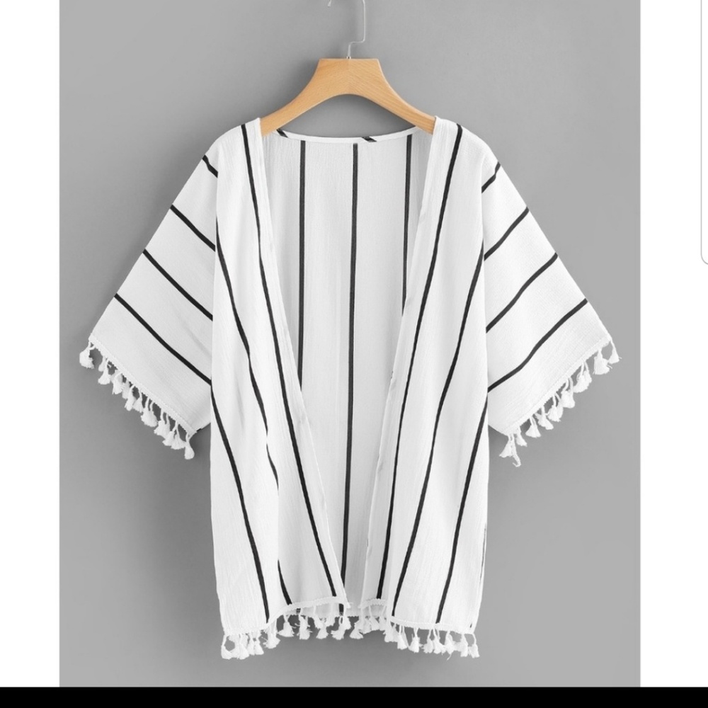 🔥Stylish black and white kimono/cover up